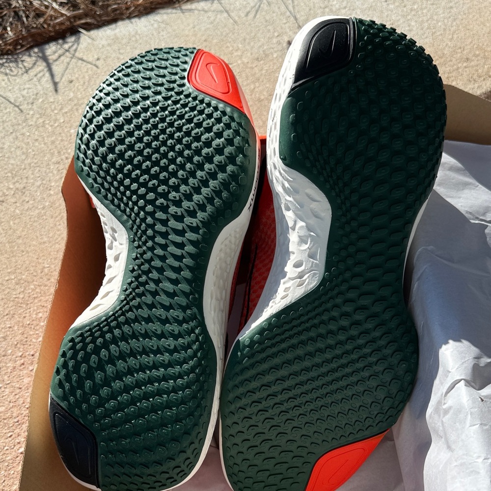 HURRICANES NIKE ZOOMX - Picture 5 of 9
